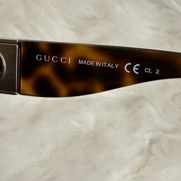 💯Authentic Gucci Sunglasses with Box🍀 - Picture 8 of 12